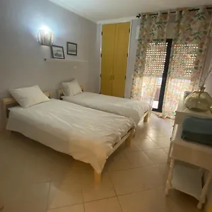 Charming Two Bedroom Apartamento